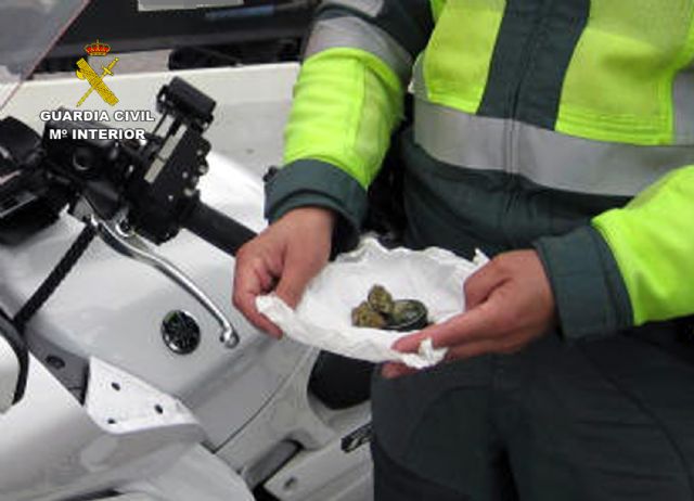 La Guardia Civil detiene al conductor de un camión articulado de gran tonelaje que superaba ocho veces la tasa máxima de alcoholemia - 1, Foto 1