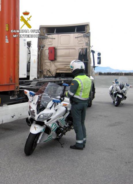 La Guardia Civil detiene al conductor de un camión articulado de gran tonelaje que superaba ocho veces la tasa máxima de alcoholemia - 2, Foto 2