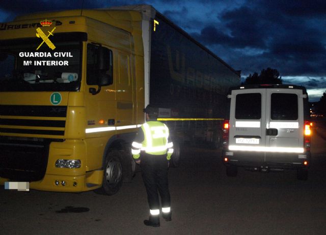 La Guardia Civil detiene al conductor de un camión articulado de gran tonelaje que superaba ocho veces la tasa máxima de alcoholemia - 4, Foto 4