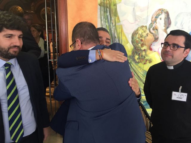 La Asamblea aprueba por unanimidad la concesión de la Medalla de Oro de la Región para la Hospitalidad de Lourdes - 1, Foto 1