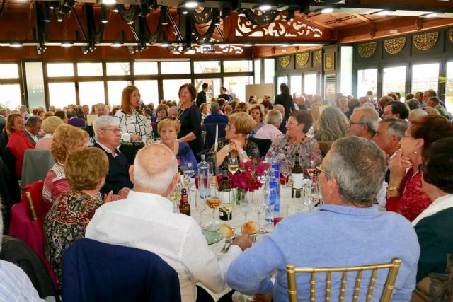 Los mayores comieron y bailaron por San Valentín - 1, Foto 1