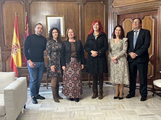 La presidenta de la Asamblea recibe a la Junta Directiva del Colegio Oficial de Enfermería de la Región de Murcia - 1, Foto 1