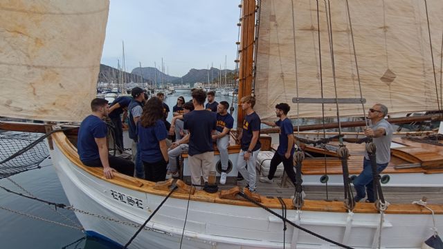 Alumnos de CAFD aprenden deportes náuticos a bordo del 'Else' - 1, Foto 1