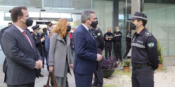 El Ayuntamiento de Sevilla incorpora otros 22 policías locales más para reforzar los dispositivos de los barrios - 1, Foto 1