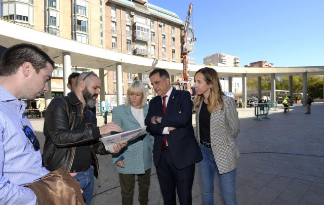 El Alcalde Serrano anuncia que las obras de ajardinamiento de la pérgola de la Plaza de la Universidad y de la creación de un huerto-jardín de moreras junto al Malecón comenzarán este mes - 1, Foto 1