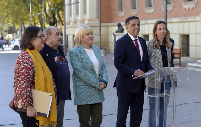 El Alcalde Serrano anuncia que las obras de ajardinamiento de la pérgola de la Plaza de la Universidad y de la creación de un huerto-jardín de moreras junto al Malecón comenzarán este mes - 2, Foto 2