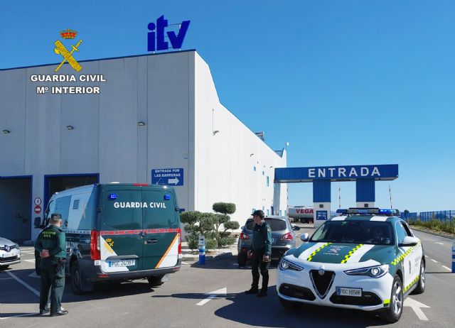 La Guardia Civil desmantela un supuesto grupo delictivo dedicado a presuntos fraudes en una ITV de la Región de Murcia - 1, Foto 1