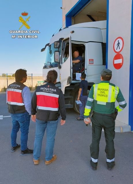 La Guardia Civil desmantela un supuesto grupo delictivo dedicado a presuntos fraudes en una ITV de la Región de Murcia - 2, Foto 2