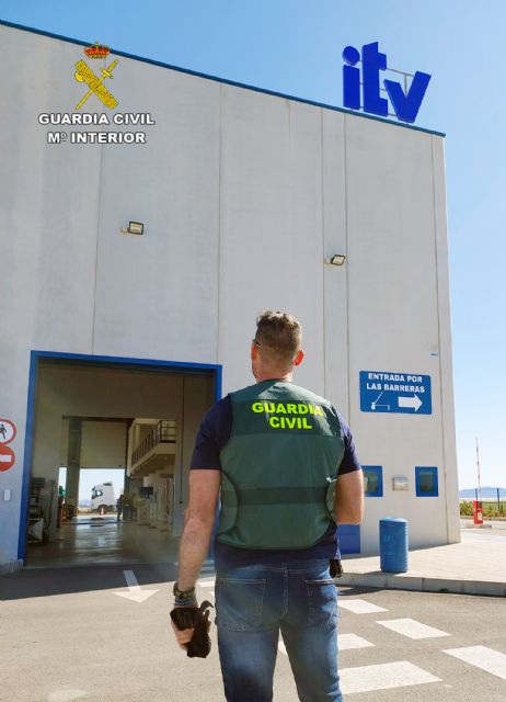 La Guardia Civil desmantela un supuesto grupo delictivo dedicado a presuntos fraudes en una ITV de la Región de Murcia - 3, Foto 3