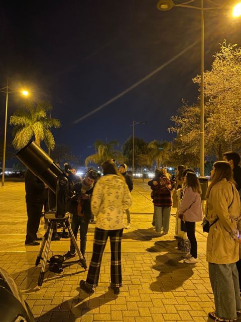 Más de 30 jóvenes aprenden astronomía urbana gracias al programa municipal de ocio y tiempo libre Redes - 1, Foto 1