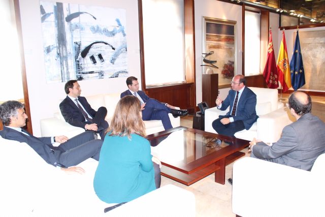 Pedro Antonio Sánchez se reúne con el decano en la Región de Murcia del Colegio de Registradores de la Propiedad - 2, Foto 2