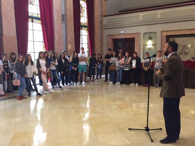 Rafael Gómez recibe a 23 alumnos ingleses en el Ayuntamiento de Murcia - 2, Foto 2