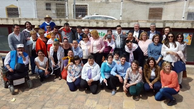 Familia destina más de un millón de euros a la atención de personas con discapacidad y mayores en Cehegín - 1, Foto 1