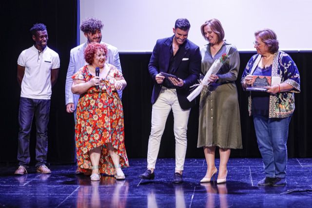 Isabel Franco amadrina la Gala Solidaria Sonrisas Eternas para recaudar fondos para los gastos de acogida de niños ucranianos en la Región - 1, Foto 1