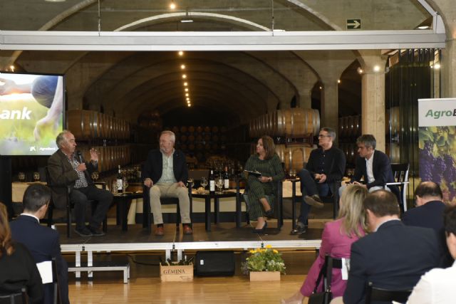 CaixaBank y elBullifoundation celebran una jornada formativa sobre el sector vitivinícola en Jumilla - 3, Foto 3