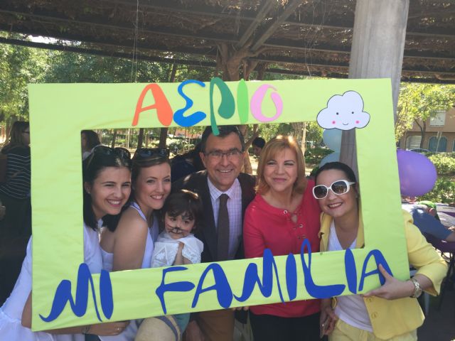 Padres, madres e hijos se dan cita en el Jardín de la Seda para celebrar la fiesta de la familia - 1, Foto 1