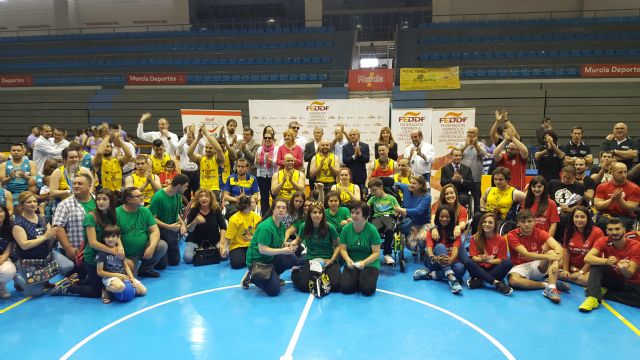 La consejera de Familia elogia el sacrificio de los deportistas participantes en la Final Four en silla de ruedas de la Fundación ONCE - 1, Foto 1