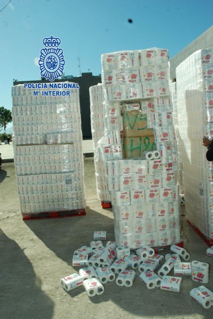 Detenido en la autovía A-7 un camionero que llevaba oculto entre su carga 648 kilogramos de hachís - 2, Foto 2