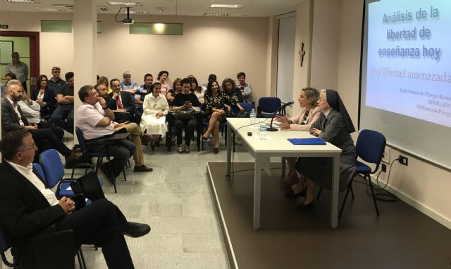 Martínez-Cachá asiste a la ponencia Fundamentación de la Libertad de Enseñanza - 1, Foto 1