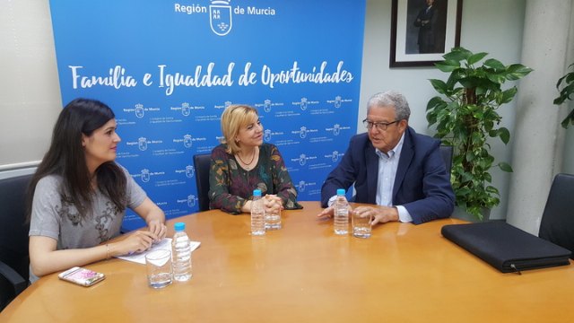 La Comunidad pone en marcha nuevas ayudas para las familias numerosas y con partos múltiples - 1, Foto 1