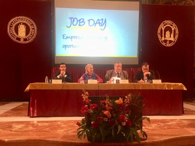 Bernabé ha informado, en la inauguración del ‘Job Day 2018’ de la UCAM, que entre 2017-2018 “saldrán a oposición más 50.000 plazas de funcionarios del sector público estatal” - 1, Foto 1