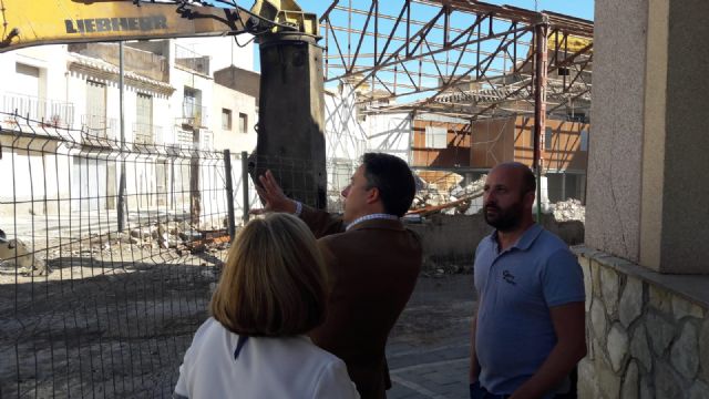 Arrancan los trabajos de derribo prometidos por Fulgencio Gil para dotar al barrio de San Cristóbal de una nueva zona verde de 1.034 m2 - 2, Foto 2