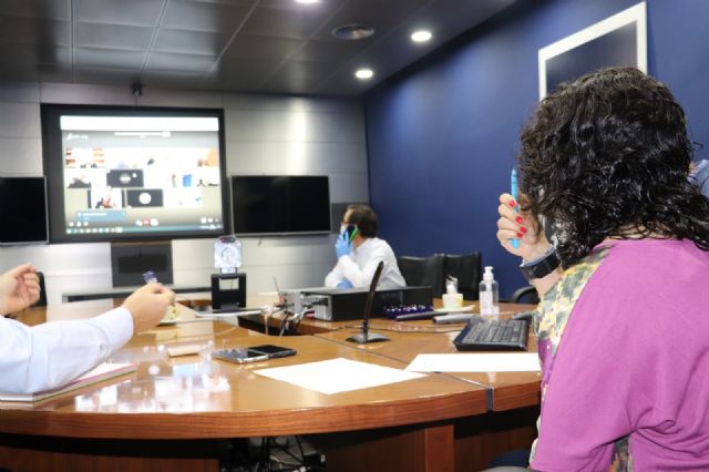 La Comunidad y los municipios del litoral trabajan en pautas comunes de seguridad en playas antes de su posible apertura en la fase 3 - 2, Foto 2