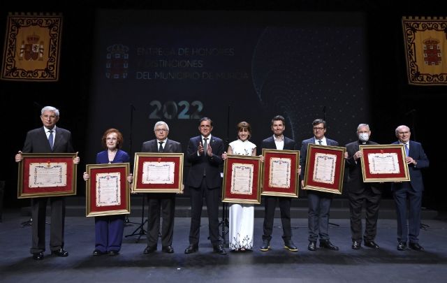 Murcia concede la Medalla de Oro a la Asociación contra el Cáncer en la Región de Murcia, Cáritas Diócesis de Cartagena y el Colegio Oficial de Enfermería - 1, Foto 1