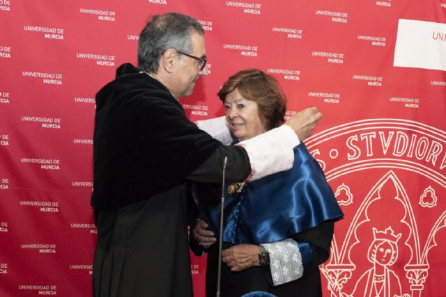 La Universidad de Murcia recibe en su claustro de honor a los químicos María Vallet y Rainer Streubel - 3, Foto 3