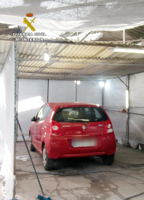 La Guardia Civil desmantela dos talleres clandestinos de reparacin de vehculos en Murcia, Foto 2