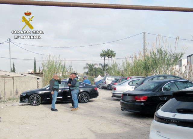 La Guardia Civil desmantela dos talleres clandestinos de reparacin de vehculos en Murcia, Foto 4