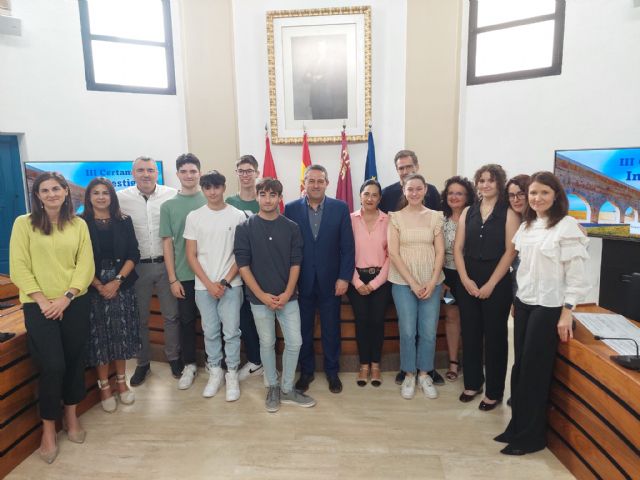 Los estudiantes de Secundaria ganadores del certamen regional Investigarco recogen sus premios - 1, Foto 1