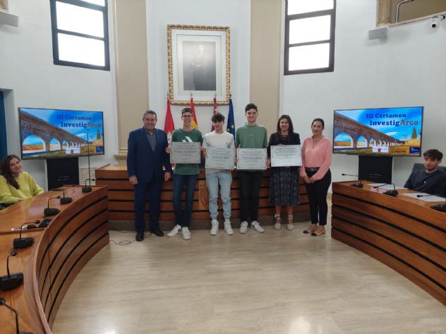 Los estudiantes de Secundaria ganadores del certamen regional Investigarco recogen sus premios - 2, Foto 2