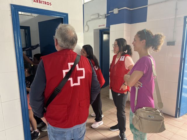 Visita del programa de inclusión de Cruz Roja Jumilla al Polideportivo con el Jumilla ACF - 1, Foto 1