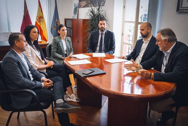 Antelo se rene con la alcaldesa de Alhama de Murcia para 