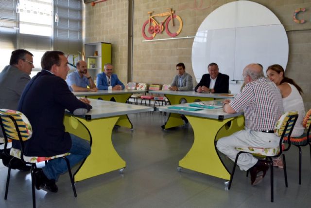 El candidato del PP al Congreso, Bernabé visita el Valle de Escombreras - 1, Foto 1