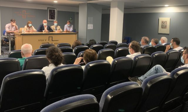 El director gerente del Servicio Murciano de Salud se reúne con el equipo directivo del área de salud V - 1, Foto 1