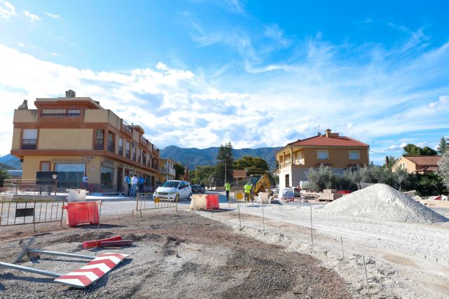 El alcalde de Lorca en funciones visita las obras de supresión de la peligrosa curva de la carretera del Hinojar en La Hoya para mejorar la seguridad vial en esta zona - 1, Foto 1