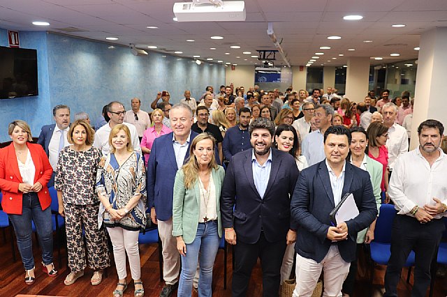 López Miras y Carmen Navarro agradecen a interventores y apoderados su labor en el 28M que ha dado lugar a la gran victoria del PP - 1, Foto 1