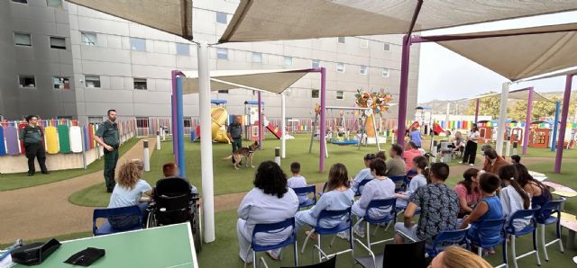 La Guardia Civil realiza una exhibición de medios en el Hospital Materno Infantil de la Arrixaca - 2, Foto 2