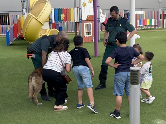 La Guardia Civil realiza una exhibición de medios en el Hospital Materno Infantil de la Arrixaca - 4, Foto 4