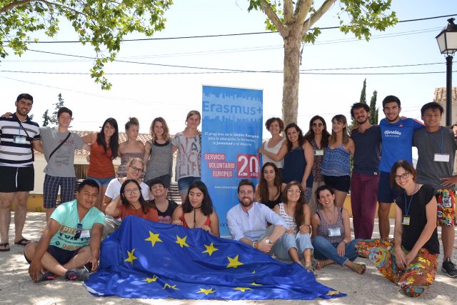 Una veintena de jóvenes de 11 países participan en un proyecto de voluntariado en la Región - 1, Foto 1