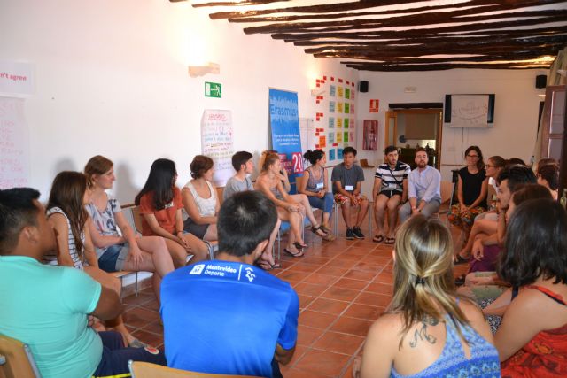 Una veintena de jóvenes de 11 países participan en un proyecto de voluntariado en la Región - 2, Foto 2