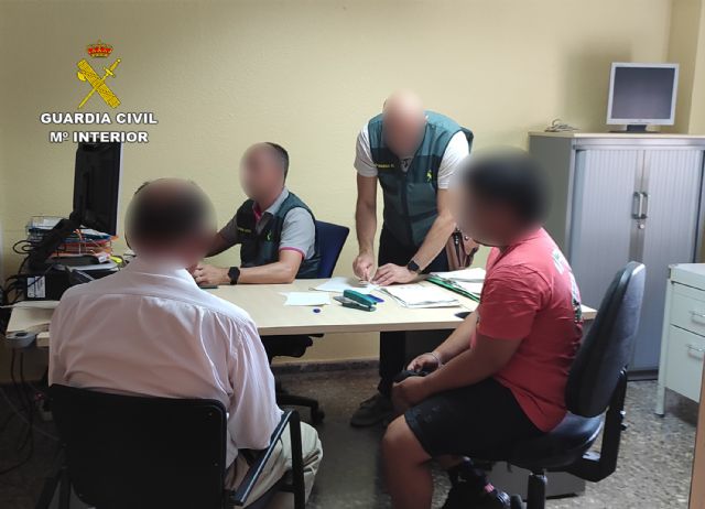 La Guardia Civil desarticula un grupo criminal dedicado a extorsionar a través de redes sociales - 1, Foto 1