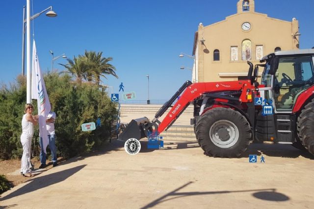 Litoral suma un sexto tractor a su flota de vehículos para la limpieza de playas - 1, Foto 1