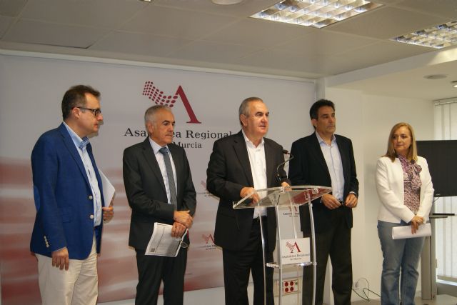 González Tovar exige la dimisión inmediata del delegado del Gobierno por la desmedida carga policial contra los manifestantes pro soterramiento del AVE en Murcia - 1, Foto 1