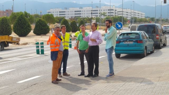 Fomento mejora la seguridad vial del cruce del centro de salud de El Palmar - 1, Foto 1