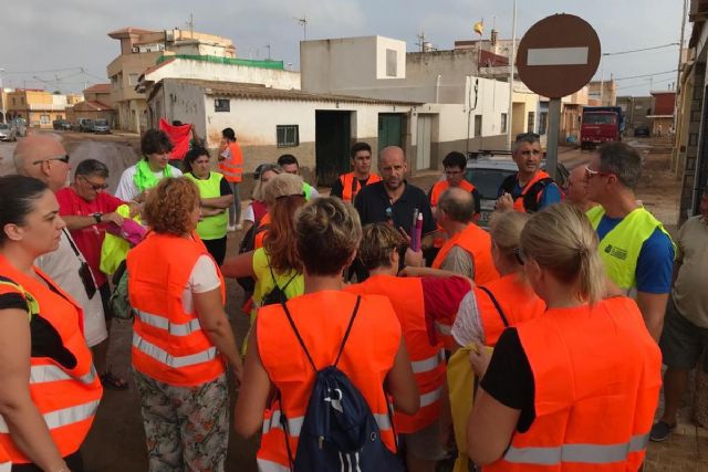 Decenas de voluntarios se unen al Ayuntamiento para ayudar a los afectados por las inundaciones - 1, Foto 1