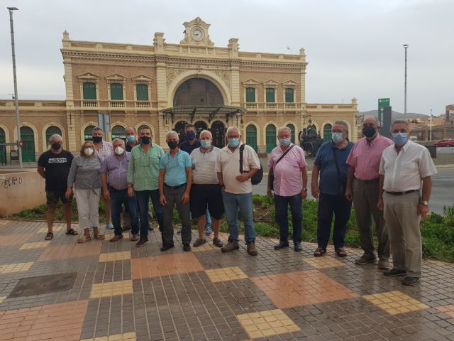 MC y vecinos reclaman el inicio de las obras de la Estación de Ferrocarril - 1, Foto 1