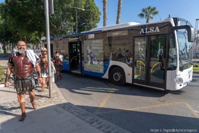 El Ayuntamiento habilita autobuses gratuitos en las Fiestas para garantizar la vuelta a casa antes del cierre de la hostelería - 1, Foto 1